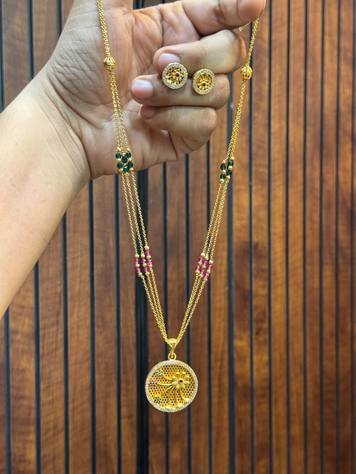 Daily Use Chain Pendant With Earrings